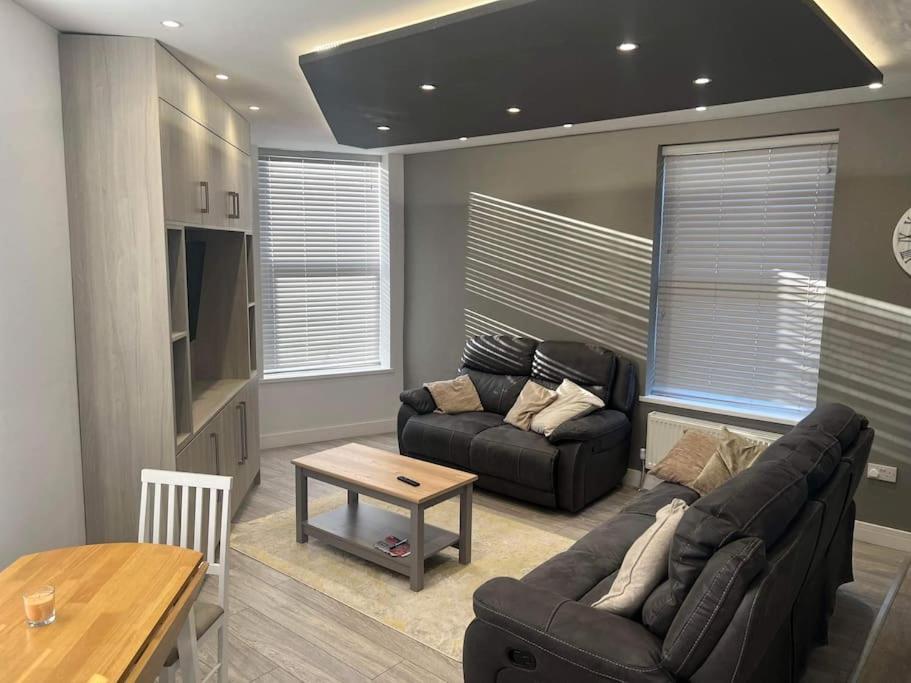 קינגסטון אפון הול 1 Bedroom Flat, Fully Furnished מראה חיצוני תמונה