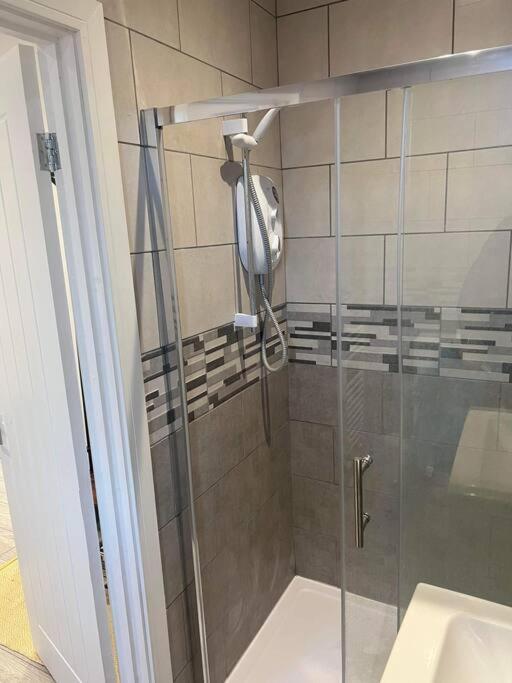 קינגסטון אפון הול 1 Bedroom Flat, Fully Furnished מראה חיצוני תמונה
